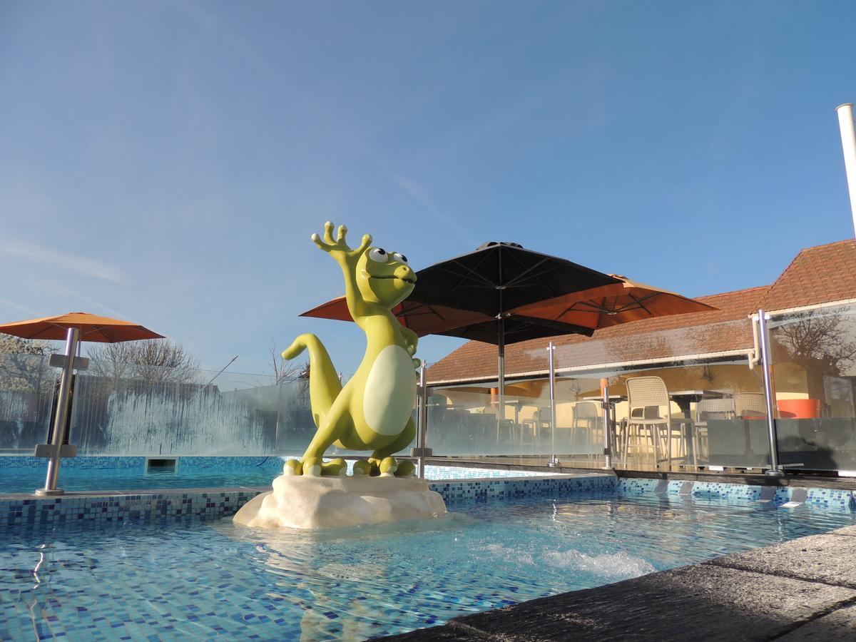 Camping L'Arada Parc Sonzay Exterior photo